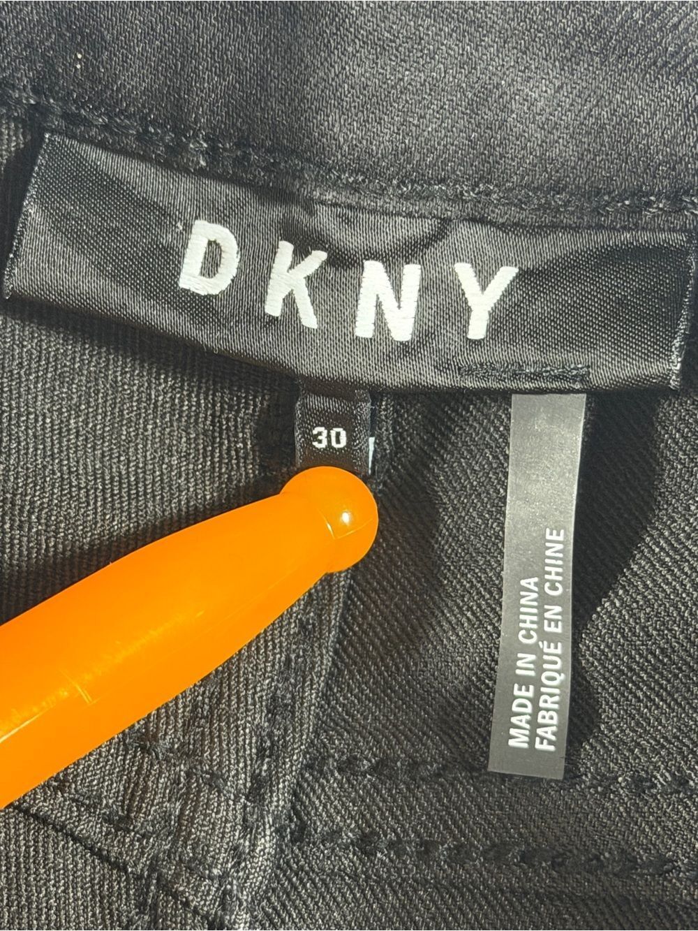 DKNY JEANS Women's Straight-Leg Jean/Jegging Size 30 Black Stretch Coated - Picture 6 of 7